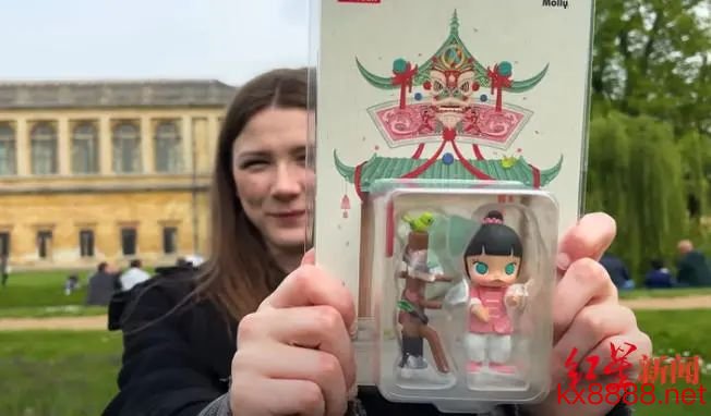 姆里尤还买了泡泡玛特的“咏春”茉莉 受访者供图